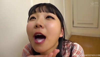 Pretty Asian neighbor drops on their way knees to pleasure a stiff cock